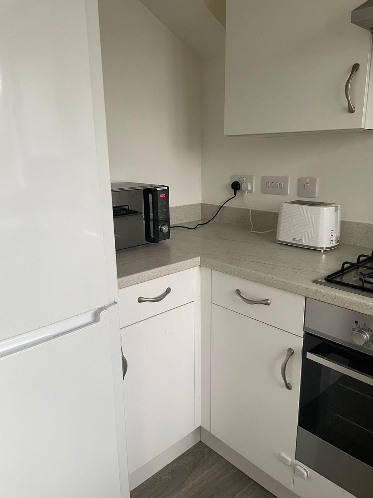 Village House St Mellons - Close To A48 And M4 Cardiff Luaran gambar